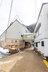 冬化粧した湯原温泉街