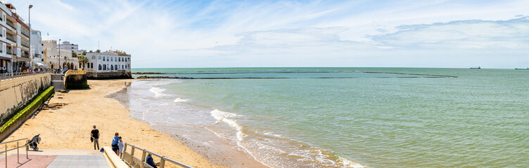 Beach in the town of Chipiona in the province of Cadiz, during the Easter holidays © josevgluis