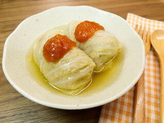 ロールキャベツ　トマトソース乗せ