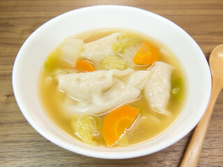 水餃子の野菜スープ