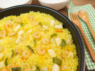 シーフードミックスのフライパンパエリア