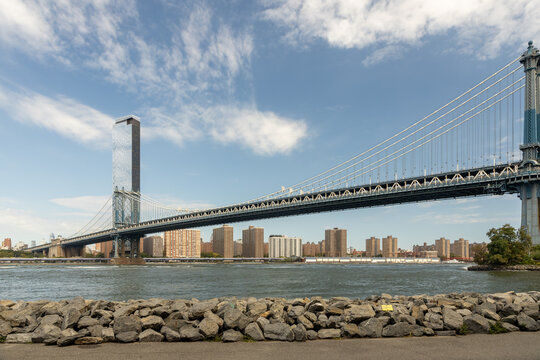 View of Manhattan Bridge and New York skyline, in NYC, USA.