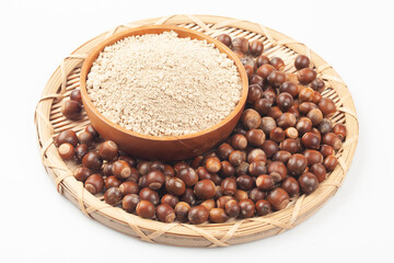 A general term for the fruits of oak trees such as the Japanese oak, Japanese oak, Japanese oak, and Japanese oak. They are used as raw materials for ink.