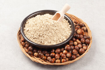 A general term for the fruits of oak trees such as the Japanese oak, Japanese oak, Japanese oak, and Japanese oak. They are used as raw materials for ink.