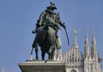 Obraz premium Vittorio Emanuele II bronze statue poterieur view in Dome square Milan, Lombardy, Italy