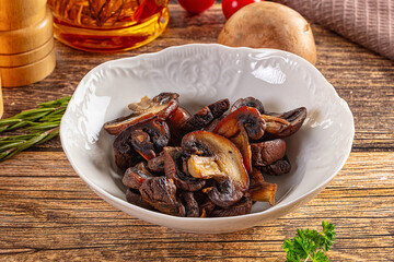 Fried champignon slices in the plate