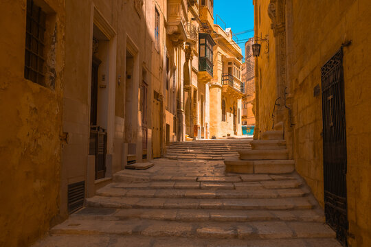 Birgu, Malta &ndash; Ancient Streets and Historic Fortress