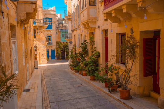 Birgu, Malta &ndash; Ancient Streets and Historic Fortress