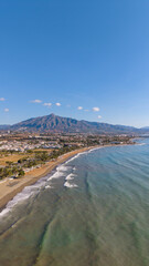 Vista aérea de la playa de San pedro Alcántara en el municipio de Marbella, Andalucía