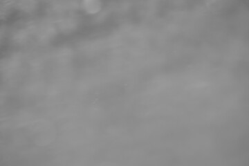Heller schwarz und weiß hintergrund mit lebendiger textur und abstrakten Formen