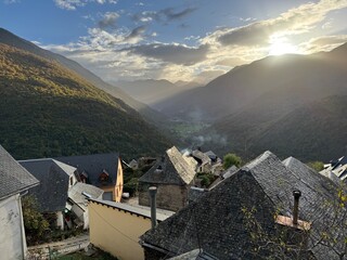 Atardecer oto&ntilde;al de Canejan en el Pirineo del Valle de Ar&aacute;n