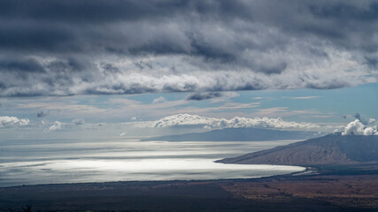 ハレアカラ山中腹からの下界を眺める