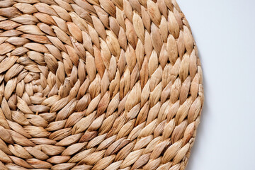 Obraz premium Close-up pattern of round woven placemat made from natural water hyacinth