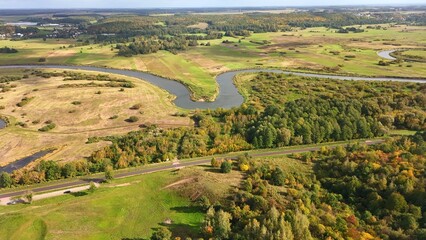 Łomżyński Park Krajobrazowy Doliny Narwi, meandry rzeki Narew, stanowiąca obszar chroniony. Łomża, Województwo podlaskie, Polska, Europa