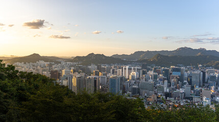 Seoul Skyline bei goldenem Abendlicht