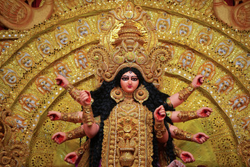 Obraz premium The biggest festival of West Bengal is Durga Puja with the idol of Durga Thakur. Durgapujo in West Bengal is famous all over the world. It is especially popular among Hindus.