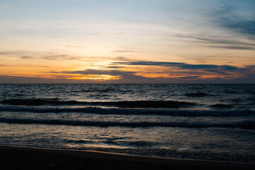 Obraz premium Sunset over Caribbean sea with dramatic clouds and golden light near Coveñas, Colombian coast