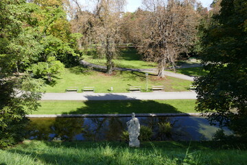 Burggarten mit Blick in den Stadtpark und Ententeich . Graz . Steiermark