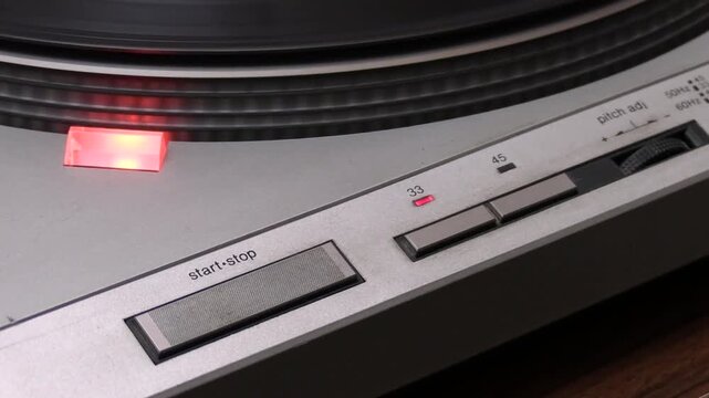 Turntable from 1981 starts.