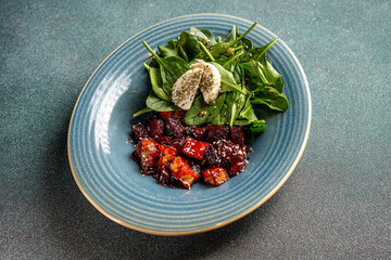 Fresh spinach salad with roasted beetroot and goat cheese