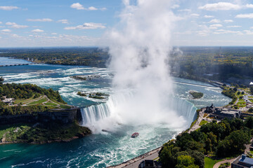 niagara falls in the summer © zongxi