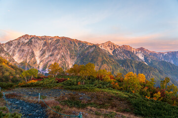 紅葉の八方山早朝ハイキングと北アルプス朝焼け