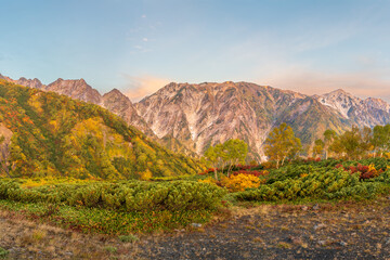 紅葉の八方山早朝ハイキングと北アルプス朝焼け