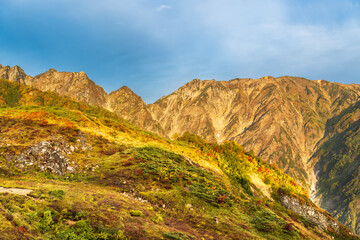 紅葉の八方山早朝ハイキングと北アルプス朝焼け