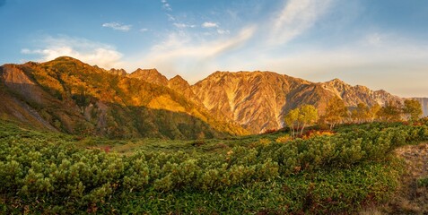 紅葉の八方山早朝ハイキングと北アルプス朝焼け
