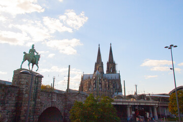 Majestic Cologne Cathedral Exterior View
Gothic masterpiece showcasing towering spires and intricate details.
