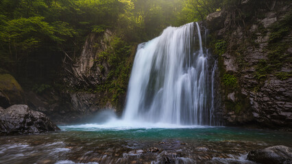 Obraz premium 神秘的な滝