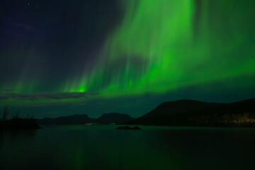 Magische Polarlichter &uuml;ber Abisko, Lapporten und dem Tornetr&auml;sk See.