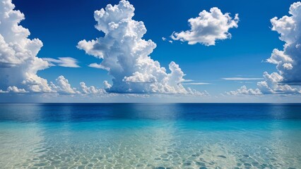 mar y cielo azul con nubes