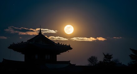 Luna llena sobre un templo tradicional en oto&ntilde;o1
