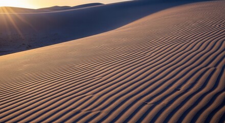 Naklejka premium Sand dune with ripples at sunset in desert landscape with sunburst