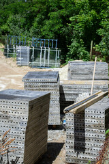construction blocks for overlapping on a construction site