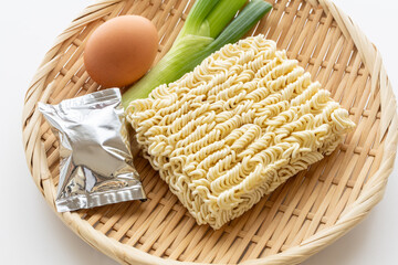 インスタントラーメン　インスタントヌードル　乾麺　即席麺