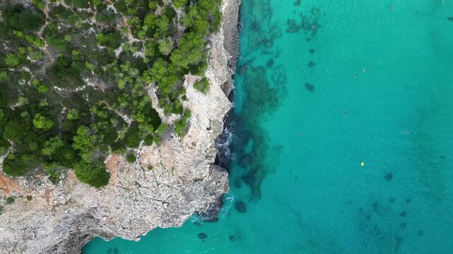 Drohnenaufnahme vom sch&ouml;nen Meer in Mallorca.