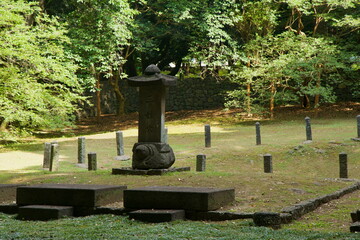 Turtle‑Base Stele and Posts