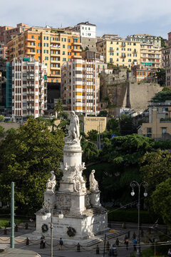 monument &agrave; christophe colomb &agrave; G&ecirc;nes