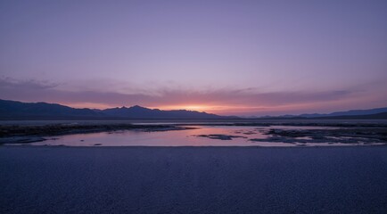 Obraz premium sunset over the river