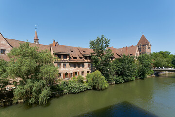 Wohnh&auml;user auf der vorderen Insel Sch&uuml;tt am Fluss Pegnitz in der Altstadt von N&uuml;rnberg