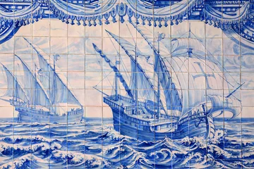 Fototapete Schiff Portugal, Lisbon. Historic , blue and white Azulejo ceramic tiled mural, depicting two Caravels - sailing on the Portuguese voyages of discovery in the early 1500's. ca 1775 - no intelectual property.  © john copland