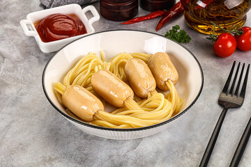 Dietary baby chicken sausage with spaghetti