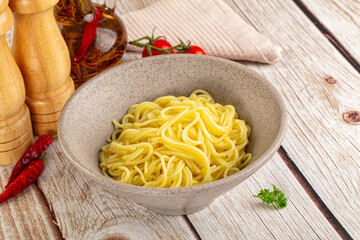 Boiled yellow egg noodles in the bowl