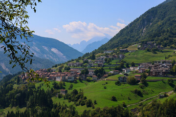 Paesaggio della Diga del Vajont a Longarone, Italia