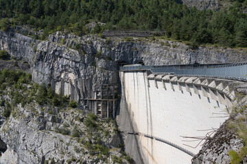 Vista della diga del Vajont, famosa per il disastro, a Longarone, Italia