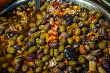 olive verdi condite pugliesi