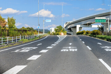 ドライブ中に見える長久手の都市風景
