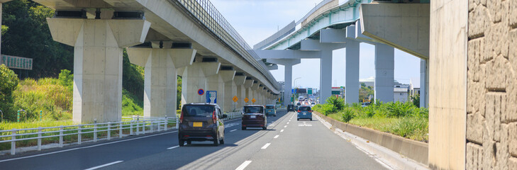 ドライブ中に見える長久手の都市風景